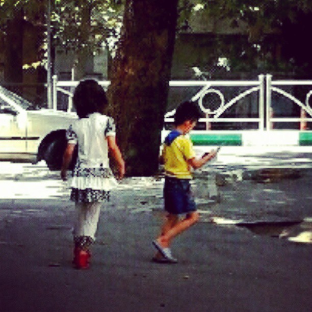 همراه‌نگاره:  ظهر در کوچه