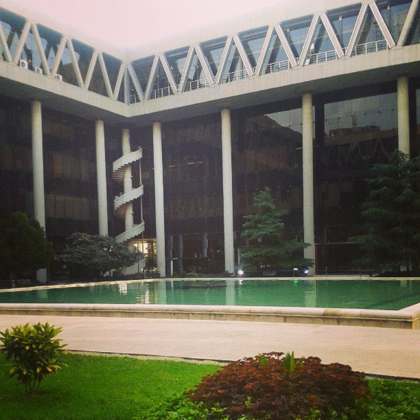 همراه‌نگاره:  اتاق شیشه ای رادیو