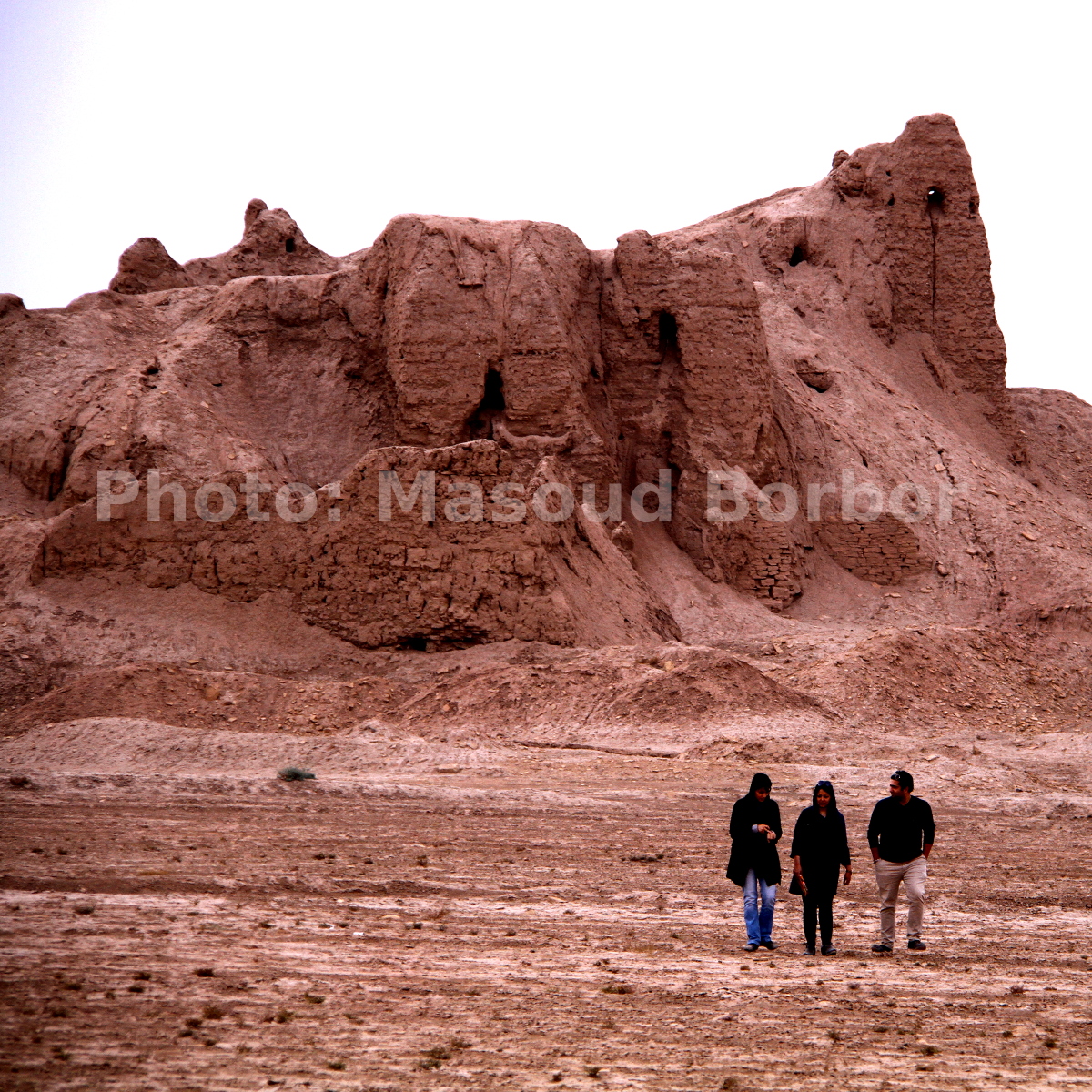 کاوش در محمدآباد قم حیاتی است: قلعه اشکانی را به حفاران واگذار کرده‌اند