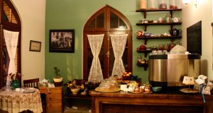 کافه طهرون در باغ نگارستان