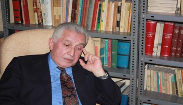 نقد و نظر: کتاب‌خانه استاد مرتضی ثاقب‌فر