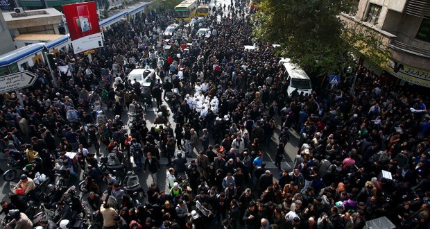 اباذری توتالیتر است