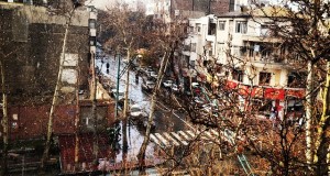 نگاره:  پشت شیشه برف می‌بارد