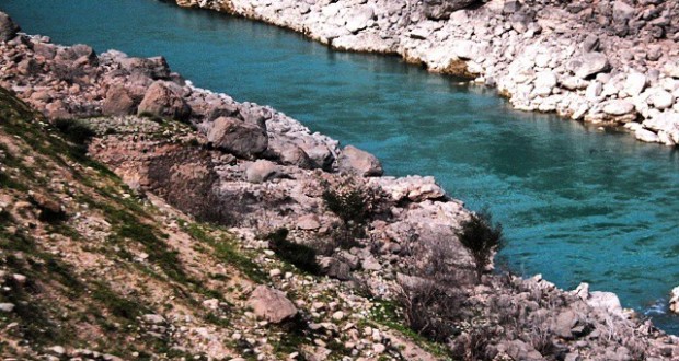 نگاره:  کارون جاودانه و جای خالی پاپیلا بر کرانه آن