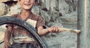 نگاره:  از چرخ بازی که خسته شده باشی زنگ صدای تیر برق هست…