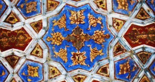 نگاره:  خورشید زیرِ سایهِ زلفِ چو شام اوست…