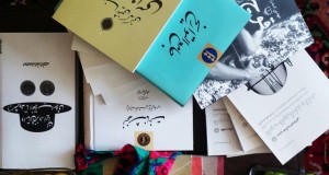 نگاره:  رفته بودم تنها یک سری بزنما!این شد دستاورد یک ساعت نمایشگاه‌گردی در وقت بین دو نیمه…