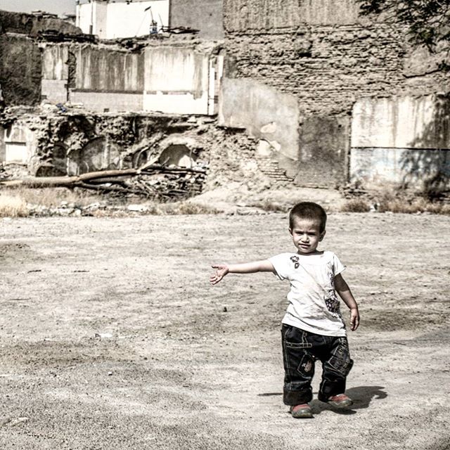 نگاره:  نِگا…پاشو نِگا…