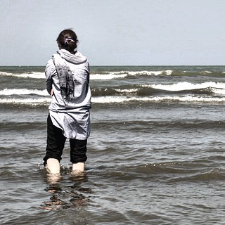 نگاره:  پشت دریاها