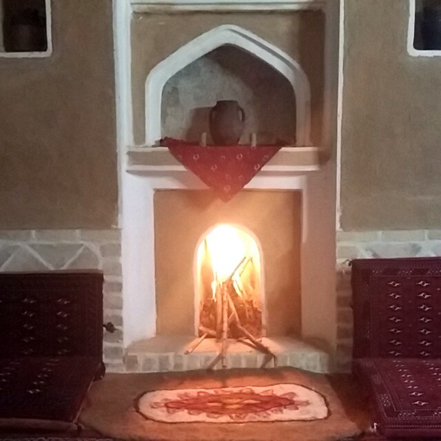 نگاره:  شومینه روشن خانه