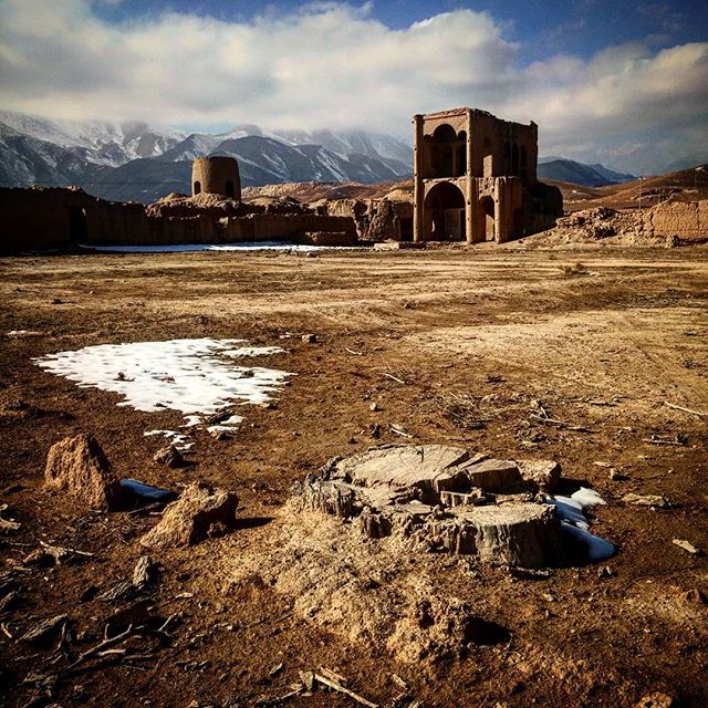 نگاره:  روزی قلعه‌ای، روزگاری درختی، روزگارانی آسمانی بر این خاک…