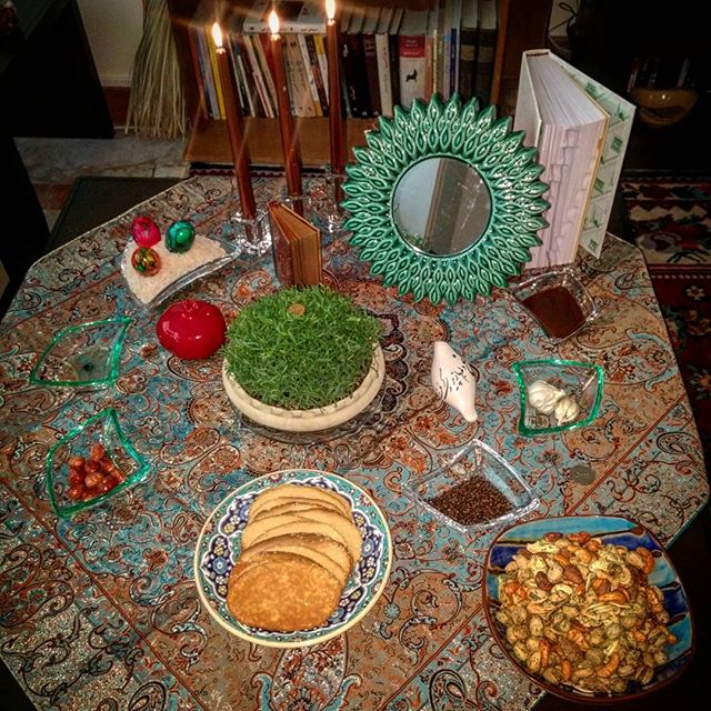 نگاره:  چو ابر نعره‌زنان شد ترانه‌اش نوروز،جهان دوباره جوان شد جوانه‌اش نوروزشکوفه خنده‌زنان شد چو پسته بر سر شاخدرخت جامه‌دران شد ترانه‌اش نوروزچو پلکِ خاک برآمد ز خوابِ سردِ زمینبهار شعله‌کشان شد زبانه‌اش نوروزبخفت عربده‌کش تندبادِ توفندهنسیم عطردمان شد دمانه‌اش نوروزچو بالِ بادخورکها نشست بر تنِ بادزمین دوباره روان شد به خانه‌اش نوروزهزار نرگسِ زرین چو سکه بر تنِ دشتعقابِ دشت، شهنشه، خزانه‌اش نوروززمین چو سبزقبا شد هوا چو قرقاولپَرَش چکاوک و سار آشیانه‌اش نوروزشکوفه سرخوش و لرزان از عشق‌بازیِ بادهَزار مست و غزلخوان چغانه‌اش نوروزخنک نسیمِ بهاری به لاله‌زار وزیدچمن چو موج خرامان تنانه‌اش نوروزدرشتخویْ زمستان ز رزمِ مردانه به بزمِ مهر بیامد، زنانه‌اش نوروزبه تارهای کشیده بر آسمانِ بهارخوشا کمانچه‌ی باران کمانه‌اش نوروزبرقص و پای بکوبان غزل بخوان #بلبلبکوب و دست برقصان بهانه‌اش نوروز