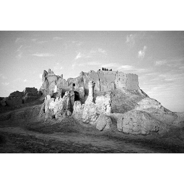 نگاره:  قلعه بم‌پور