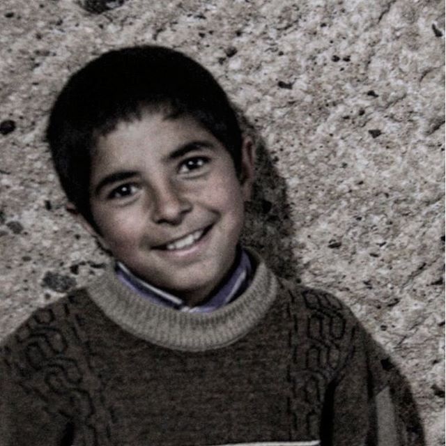 نگاره:  سینه‌کش کوه، درون حفره‌ای در دل زمین، لبخندی پنهان منتظر بود