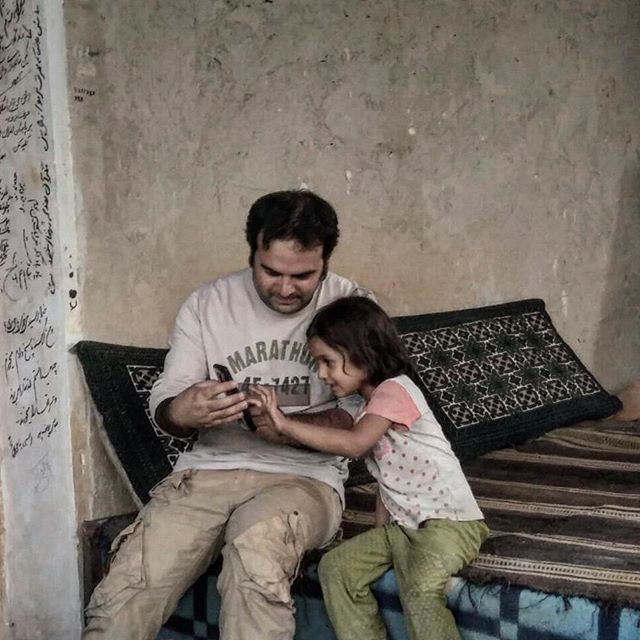 نگاره:  آمده بود عکس‌هاش را ببیند