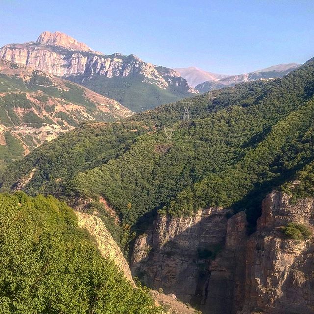 نگاره:  چشم‌انداز پشت جگرکی