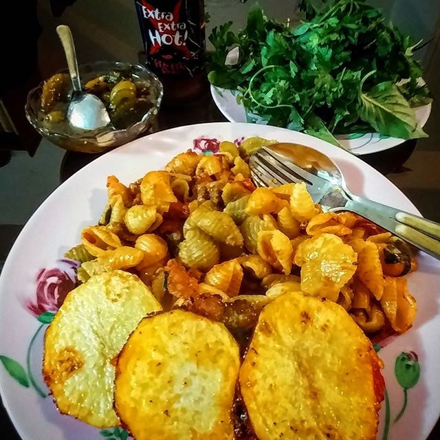 نگاره:  ماکارونیِ بعدِ ورزش به چه مانَد؟به جوی شیر و عسل!