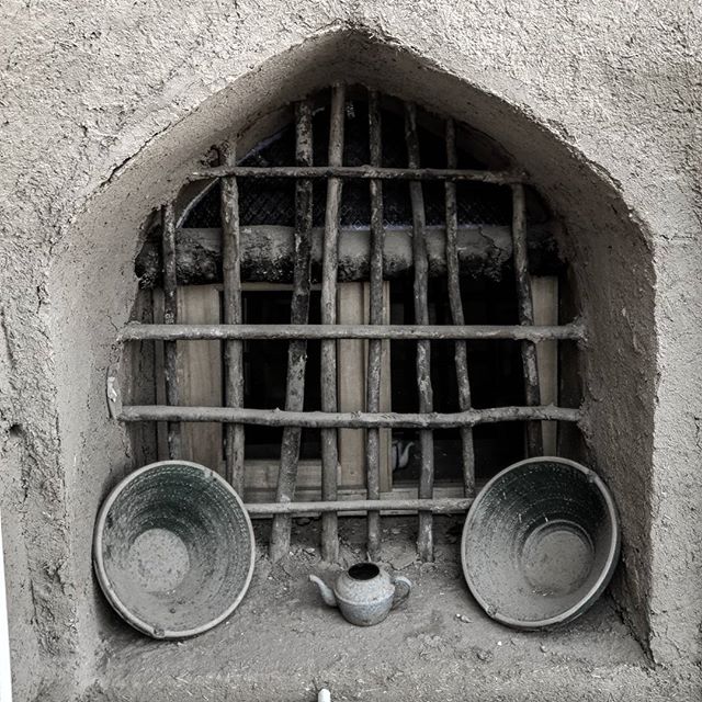 نگاره:  گاهی از این سوی پنجره نگاه کن