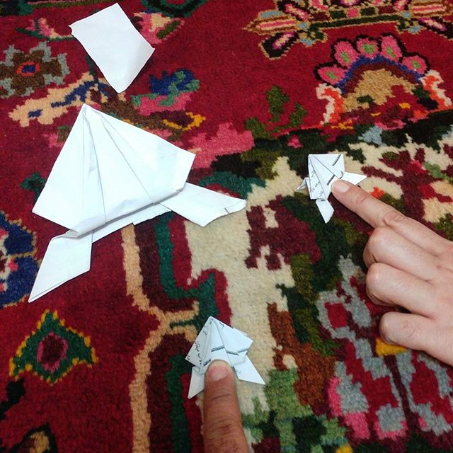 نگاره:  بعد از سالها از این قورباغه‌ها که می‌پرند و عالَمی باهاشون داشتیم درست کردیم#دوتایی#ماخیلی‌باحالیم