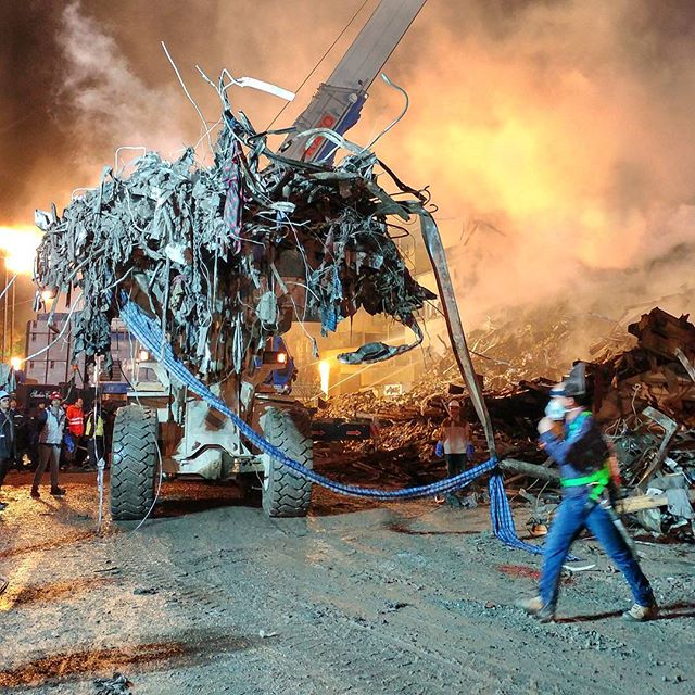 نگاره:  —-آخرین اخبار من و همکارانم در خبرگزاری مهر از حادثه #پلاسکو را اینجا دنبال کنید. این خبر لحظه به لحظه روزآمد می‌شودhttp://www.mehrnews.com/news/3882603/http://telegram.me/masoudborbor