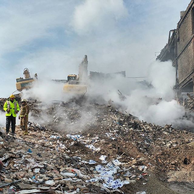 نگاره:  تندگویان: امیدوارم شاهد تکرار ۱۱ سپتامبر که آتش‌نشان‌ها سرطان گرفتند نباشیم، این ماسک‌های پارچه‌ای مناسب نیست، همه در معرض سرطان هستند.—آخرین اخبار من و همکارانم در خبرگزاری مهر از حادثه #پلاسکوhttp://www.mehrnews.com/news/3883813/http://telegram.me/masoudborbor