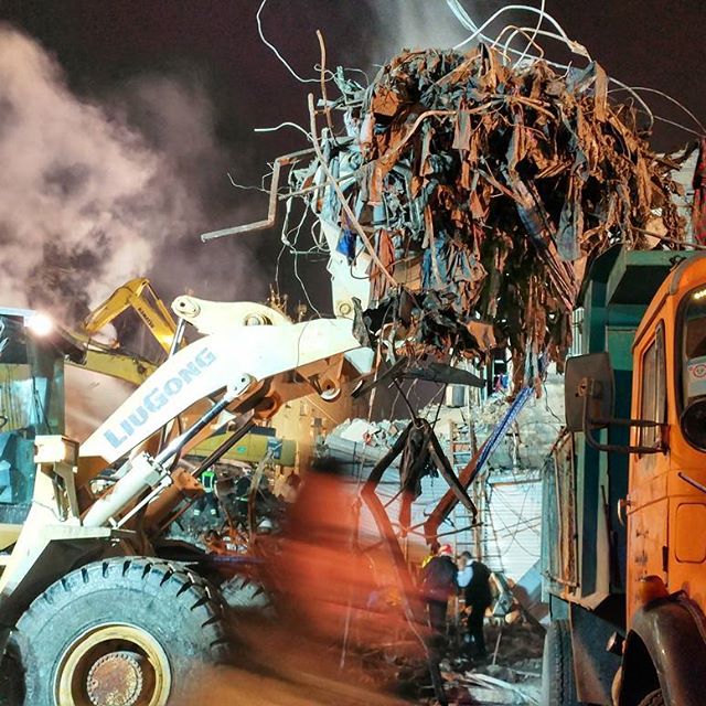 نگاره:  فرآیند آواربرداری و تخلیه آوار در #پلاسکو به طرز محسوسی سرعت گرفته است—-آخرین اخبار من و همکارانم در خبرگزاری مهر از حادثه #پلاسکو را اینجا دنبال کنید. این خبر لحظه به لحظه روزآمد می‌شودhttp://www.mehrnews.com/news/3882603/http://telegram.me/masoudborbor