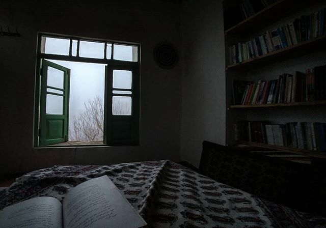 نگاره:  چنین حال و هوای مه‌آلود و آرام و دلچسبی داریم الان زیر کرسی در خانه روحانی برزک