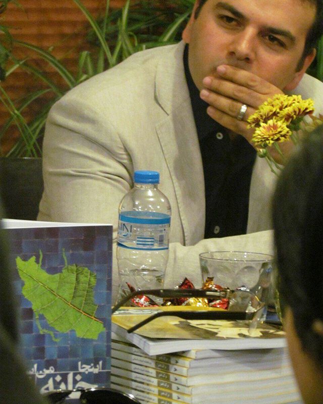 نگاره:  امروز جمعه ساعت ۳ بعد از ظهر در غرفه کتاب آمه در نمایشگاه کتاب سالن A3راهرو ۶غرفه ۳۰همراه با مولف کتاب (اینجا خانه من است) راس ساعت ۱۵:۰۰همراه ما باشید.#کتاب_آمه@ketabeameh