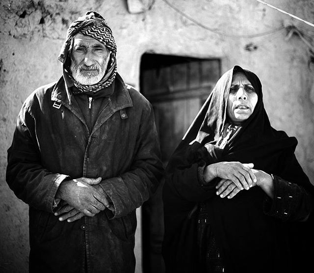 نگاره:  گرداگرد میدانگاه جمع شده بودند به تماشا، در باورشان نمی‌گنجید، در مرزهای خیالشان هم: دشتی که قرن‌ها و هزاره‌ها​ خاک سرفه می‌کرد، حالا دریا شده بود…