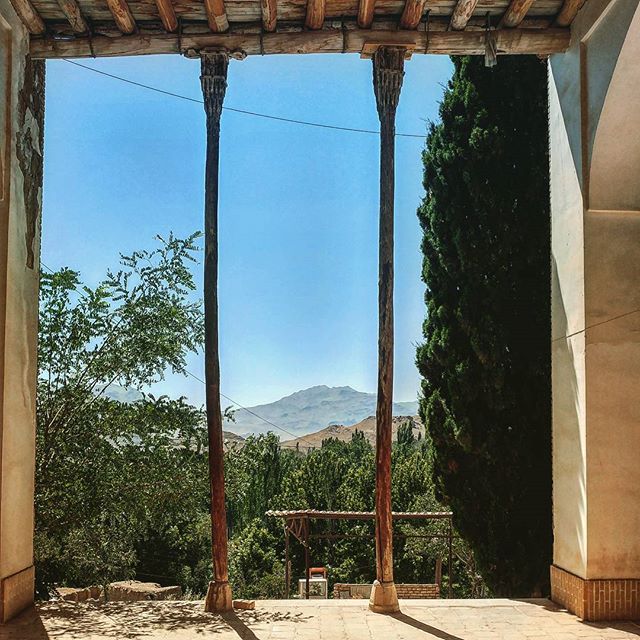 نگاره:  هستی از دریچه‌ی آرامگاه #باباافضل مرقی Baba Afzal tomb, #Maragh #Kashan #Iran