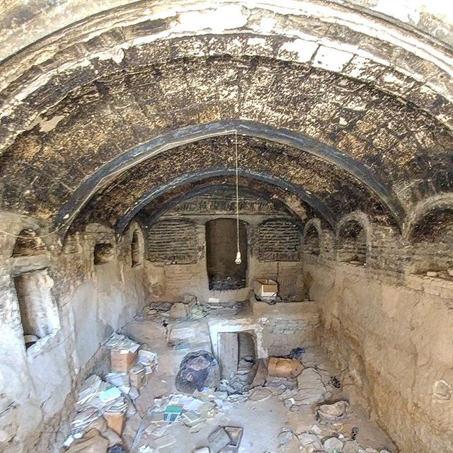نگاره:  این اتاق را به یاد داشته باشید تا چند ماه دیگر شگفت زده تان کنم!Remember this room to be surprised in a few months.