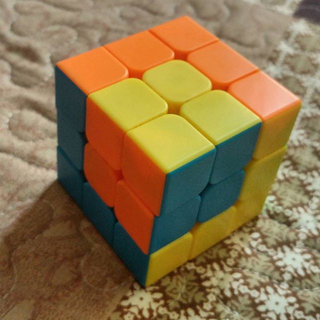 نگاره:  اثرات بیماری و خانه‌نشینی و تمام شدن کتابی که می‌خوانیCube in a #cube#مکعب در مکعب#روبیک #rubik