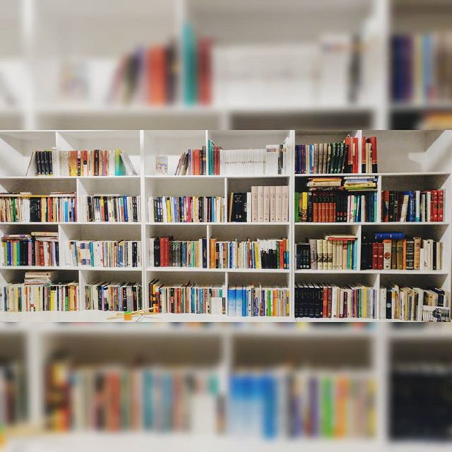 نگاره: کتابخانه