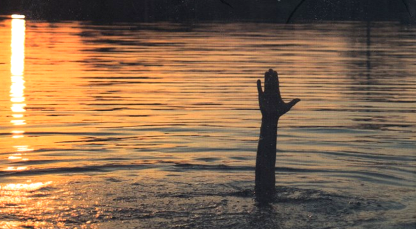 «خنده‌های هراس و تنهایی» منتشر شد